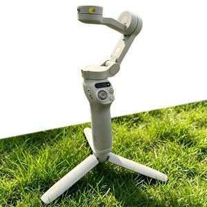 <span class=keywords><strong>DJI</strong></span> <span class=keywords><strong>Osmo</strong></span> <span class=keywords><strong>Mobile</strong></span> <span class=keywords><strong>SE</strong></span> ของแท้ใหม่เอี่ยม ระบบกันสั่น 3 แกน ดีไซน์แม่เหล็ก พกพาสะดวก พับเก็บได้ หมุนเร็ว รองรับ ActiveTrack 5.0 - Product Image 1