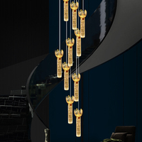 Lámpara Colgante Cilíndrica de Cristal Prismático con Corona Floral Dorada, Elegante Luminaria para Vestíbulo o Escalera