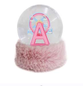 Globo <span class=keywords><strong>de</strong></span> Nieve <span class=keywords><strong>de</strong></span> Resina con Bailarina y Cachorro <span class=keywords><strong>de</strong></span> Fábrica Bsci, Base Rosa Romántica Brillante con Purpurina Iridiscente con Lazo y Flores - Product Image 5