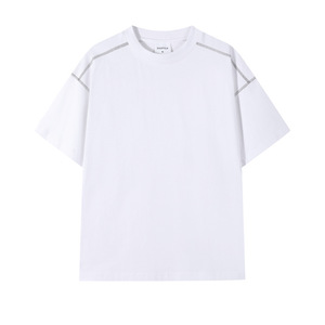 เสื้อยืดแขนสั้นผ้าคอตตอนหนา 250GSM ตะเข็บเปลือย ป้องกันขนร่วง สไตล์มินิมอลอเนกประสงค์สำหรับผู้ชาย JP รับผลิตตามสั่งขายส่ง - Product Image 5