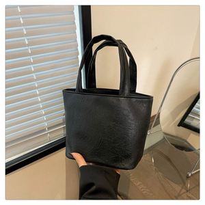Sac à main pour femme avec logo personnalisé, sac en cuir PU d'hiver, couleur unie, sac décontracté, grande capacité, sac à main tendance pour femmes - Product Image 2