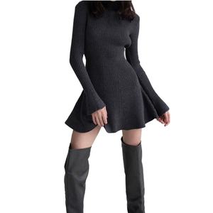 Robes en tricot personnalisées OEM de haute qualité pour femmes, collection automne-hiver, col montant, manches longues, taille cintrée, couleur unie, style élégant - Product Image 1