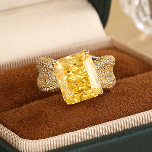 Nouvelle bague en cuivre plaqué or de haute qualité 2025 avec diamant émeraude carré en cuivre à haute teneur en carbone pour femme 10*12 - Product Image 6