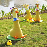 Griffoir pour chat en forme de canard avec accessoires chapeau et écharpe détachables, corde en sisal résistante à l'usure