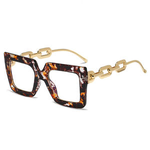Nouvelles <span class=keywords><strong>lunettes</strong></span> optiques avec <span class=keywords><strong>chaîne</strong></span> en métal, monture <span class=keywords><strong>tendance</strong></span> pour femmes, monture de couleur, vente en gros, <span class=keywords><strong>2022</strong></span> - Product Image 4