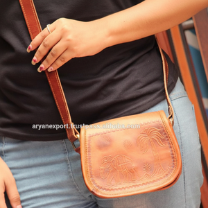 Bolso de hombro hecho a mano, de cuero de cabra, marrón - Product Image 1