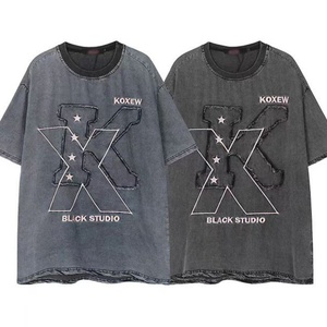 T-shirt unisexe en coton personnalisé à manches courtes, col rond, avec broderie appliquée délavée - Product Image 3