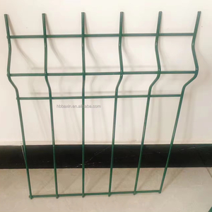 Vente flash Panneau de clôture en treillis métallique incurvé en PVC vert 3D à pliage en V, imperméable et robuste pour clôture ou treillis - Product Image 1