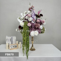 Boule de fleurs artificielles en soie DKB 50 cm, couleur violet poussiéreux moderne, avec amarante verte suspendue pour la décoration de cérémonie de mariage