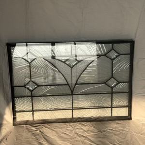 ألواح أبواب زجاجية مزخرفة ملونة ومتينة ومصنعة حسب الطلب من شوهوا، معتمدة من IGCC، بتصميم مائل وملمس مميز. - Product Image 4