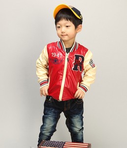 Venta al por Mayor en Línea de Ropa Infantil, Abrigos Casuales de Manga Larga con Letras Estampadas para Niños, de Fábrica China - Product Image 2