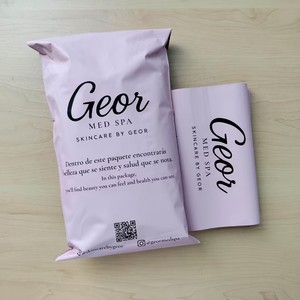 Bolsa de polietileno rosa mate para envíos, con logo personalizado impreso, sobres de polietileno mate para envíos, para embalaje de productos de belleza, cuidado de la piel y cosméticos. - Product Image 5