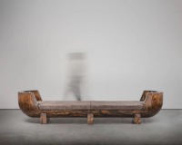 Canapé-lit moderne minimaliste à trois places en bois pour l'entrée de la maison de l'hôtel, le salon rond ou le banc de la chambre à coucher
