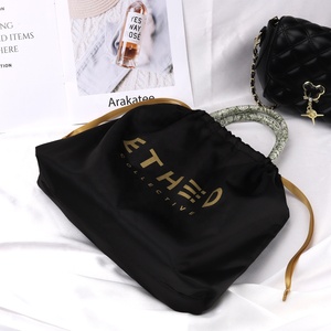 Sac à poussière en satin noir grand format avec logo personnalisé imprimé pour sac à main, cordon de serrage, promotion, pochette en satin mat et soie - Product Image 6