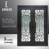 Porte d'entrée extérieure double battante en acier forgé, avec grille en fer artisanale, poignées spéciales antivol, pour villa sur mesure