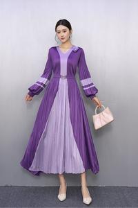 Robe plissée vintage bicolore à col en V avec ceinture et manches bouffantes, robe maxi pour femmes, vêtements en stock pour les grossistes en ligne - Product Image 4