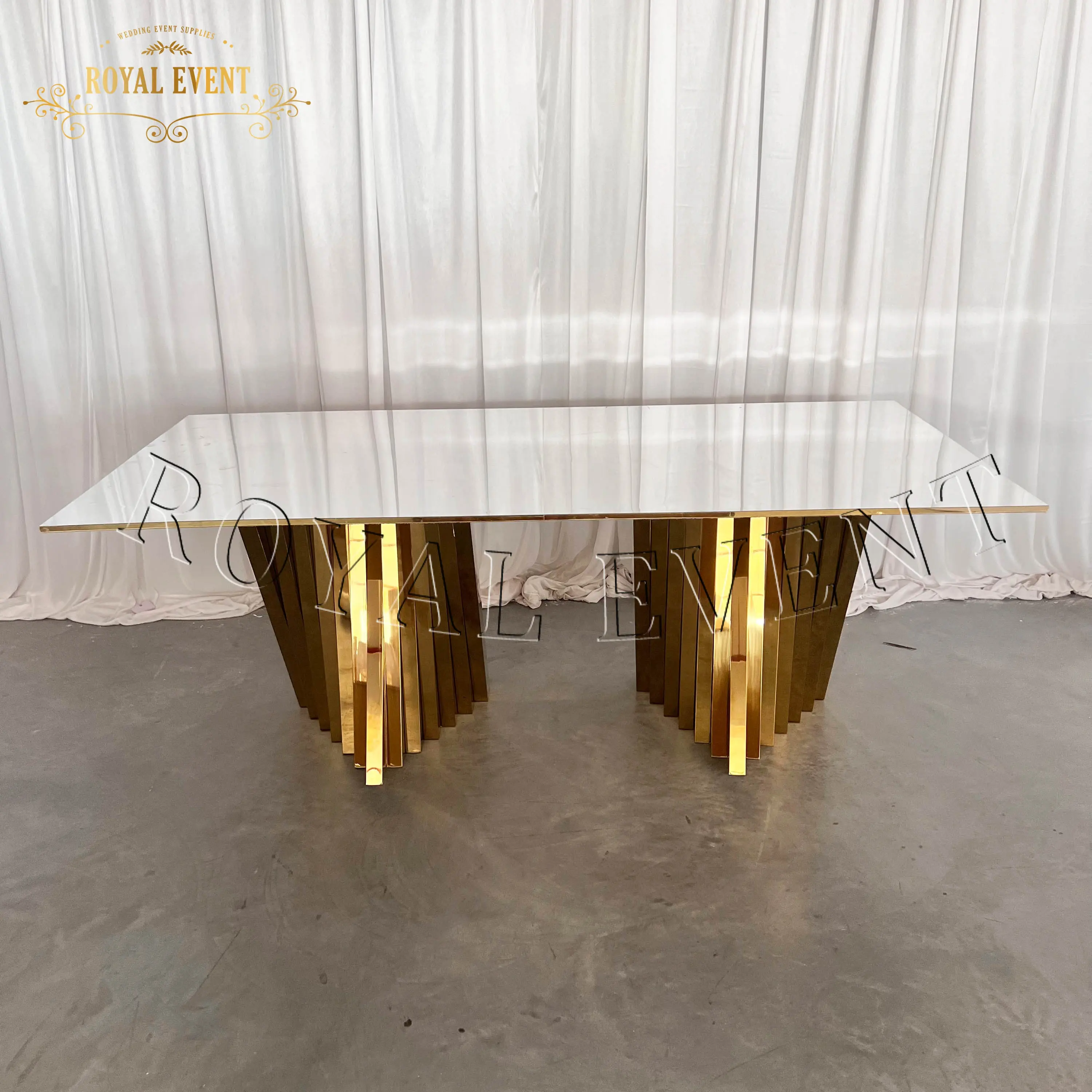 Vente à chaud de table d'événement en acier inoxydable avec miroir doré table de mariage avec dessus en verre décorations de mariage ensembles de table à manger