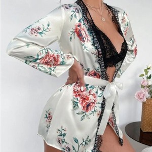 Ensemble trois pièces de vêtements de détente pour femmes, style européen et américain, avec dentelle imprimée, comprenant une camisole, un short et une robe ; tendance - Product Image 4