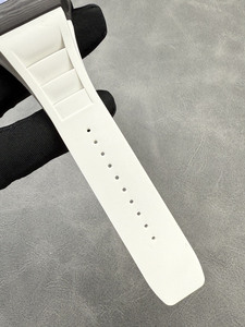 Nouveaux éléments intégrés aux techniques de fabrication traditionnelles Montre mécanique en fibre de carbone confortable et résistante aux tremblements de terre - Product Image 6