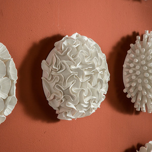 Cerámica arte decoración <span class=keywords><strong>de</strong></span> la pared 3D redondo blanco <span class=keywords><strong>porcelana</strong></span> flor <span class=keywords><strong>estatua</strong></span> para el hogar sala <span class=keywords><strong>de</strong></span> estar Hotel vestíbulo decoración <span class=keywords><strong>de</strong></span> la pared - Product Image 4
