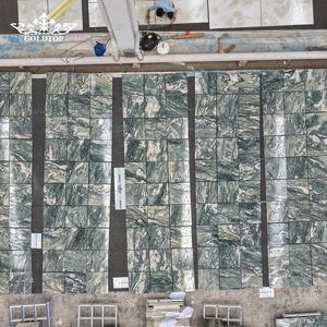 Dalles de quartzite émeraude des Alpes en pierre naturelle verte polie Goldtop, coupées sur mesure pour revêtement mural intérieur d'hôtels et de maisons - Product Image 2