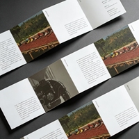 Brochure pliée multi-pages personnalisée avec papier fantaisie et gaufrage pour la publicité d'entreprise et la promotion de la marque