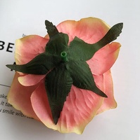 Fleurs décoratives artificielles têtes de roses en soie pour décoration de mariage