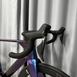 Bicicleta de Carretera de Fibra de Carbono Kozo de 7.7 KG, Venta Directa de Fábrica, Shimano UT Di2 24s, Frenos de Disco Hidráulicos, OEM CE KOZO2-SHIM - Product Image 4