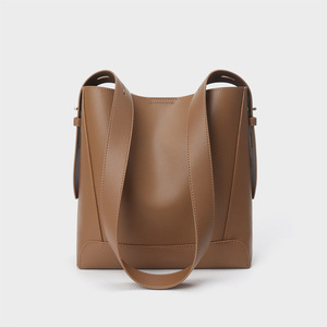 Bolso Tote de Cuero Genuino para Mujer, Estilo Hobo, con Cierre de Cremallera Simple y Forro de Poliéster, Personalizado, Estilo Guangzhou - Product Image 4