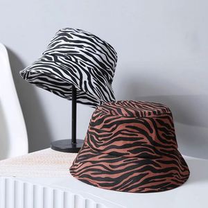 Sombrero de Pescador Reversible Personalizado para Adultos, con Estampado Animal, Diseño Pintado a Mano, para Actividades Casuales y Ciclismo - Product Image 3