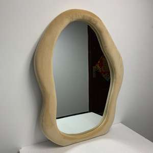 Espejo de Cuerpo Entero Estilo Europeo Personalizado, Espejo Decorativo de Pared con Marco Ondulado de Franela para Vestidor, Espejo de Pie con Marco - Product Image 1