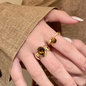 Anillo de piedra de ojo de tigre Maillard Retro de estilo de Hong Kong, un anillo de comer de boca abierta de moda y versátil para mujeres - Product Image 4