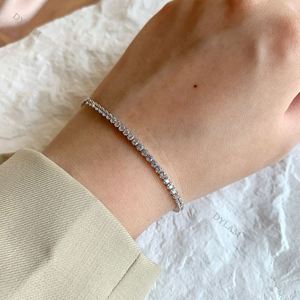 สร้อยข้อมือเทนนิสชุบเงินแท้ 925 ดีไซน์เจ้าหญิง ประดับคริสตัลเพชร CZ สีขาวเจียระไนทรงกลม - Product Image 3