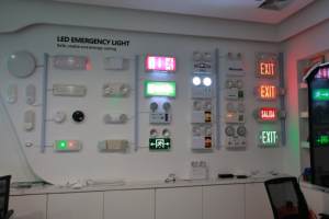 ABS 3W <span class=keywords><strong>prix</strong></span> <span class=keywords><strong>de</strong></span> gros lumière <span class=keywords><strong>de</strong></span> sortie <span class=keywords><strong>de</strong></span> secours panneau <span class=keywords><strong>de</strong></span> sécurité industrielle commerciale éclairage d'incendie rechargeable - Product Image 6