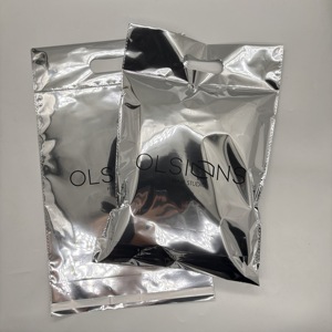 Sacs d'expédition en polyéthylène avec poignée argentée et logo personnalisé pour l'expédition de vêtements - Sacs d'expédition imperméables avec logo personnalisé - Product Image 6