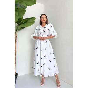 Robe trapèze blanche à col Peter Pan et imprimé floral, avec ceinture, taille naturelle, en tissu tissé respirant, pour usage quotidien décontracté - Product Image 3