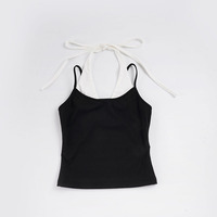 Top Corto de Punto Versátil Estilo Deportivo Americano con Bloques de Color Blanco y Negro, Efecto de Capas, Cuello Halter y Tirantes, Ajuste Delgado para Verano