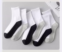 Chaussettes en coton pour enfants de style collège d'automne Bas pour garçons et filles de taille moyenne Saison d'été en gros