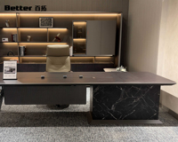 Bureau de travail moderne avec un design épuré et un plateau spacieux pour les bureaux professionnels
