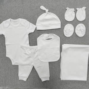 7 pièces nouveau-né bébé vêtements ensemble blanc cadeau bébé barboteuse + pantalon + chapeau + bavoir + mitaines + chaussettes + couverture vêtements mousseline infantile plaine - Product Image 1