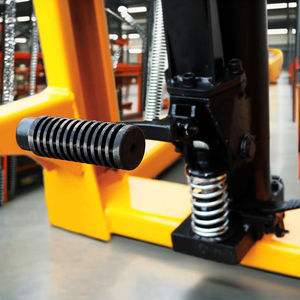 Apilador manual de servicio pesado de alta calidad con certificación CE ISO 9001 compatible con logística de almacén y apilador manual de uso industrial - Product Image 4