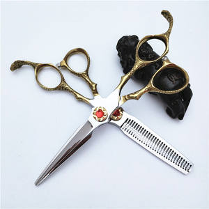 Tijeras de Peluquería Inoue Kazunari de 62 mm, Uso Profesional en Salón de Belleza, para Diestros, Mango Dorado con Gema Roja - Product Image 5