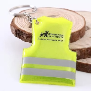พวงกุญแจสะท้อนแสงแบบมองเห็นได้ชัดเจน ขายส่ง ป้ายสะท้อนแสงรูปเสื้อกั๊ก PVC โลโก้สั่งทำ พวงกุญแจสะท้อนแสงคุณภาพสูง สำหรับงานโปรโมชั่น - Product Image 5
