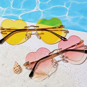 Lunettes de soleil personnalisées avec logo, style rétro, pour hommes et femmes, monture en métal, colorées, sans monture, en forme de cœur, pour femme - Product Image 2