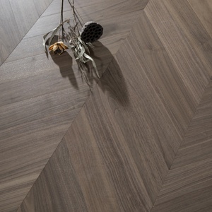 Pavimento in Legno Ingegnerizzato Chevron <span class=keywords><strong>Noce</strong></span> Spazzolato, 3 Strati con Anima in Betulla, Sistema Click Lock, Superficie Solida in Rovere Bianco per Soggiorno, Cucina, Villa - Product Image 1