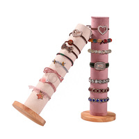 Présentoir vertical en velours avec base en bois et multiples fentes pour bijoux, idéal pour comptoir de vente au détail, studio et photographie de produits