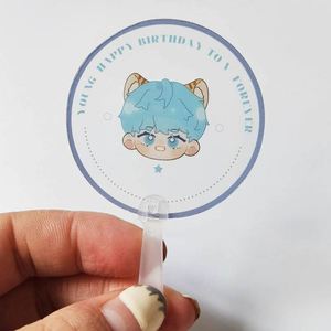 ป้ายพลาสติกใสแบบมินิพิมพ์โลโก้ตามสั่งสำหรับวงไอดอลเคป๊อปขายส่ง - Product Image 2