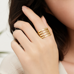 Anillo Geométrico Ancho de Acero Inoxidable con Cuatro Rieles Calados, Color Oro o Plata, 1.5 cm de Ancho, Joyería de Diseño - Product Image 5