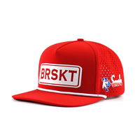 Casquette Snapback personnalisée en gros à 5 panneaux avec logo en patch de caoutchouc et cordon, Casquette Hip Hop à visière plate, Casquette perforée à découpe laser