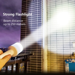 NOUVEAU - Lampe torche d'urgence portable multifonction 3-en-1 rechargeable par USB-C, alimentée par batterie, lampe de nuit, lampes à capteur LED - Product Image 3